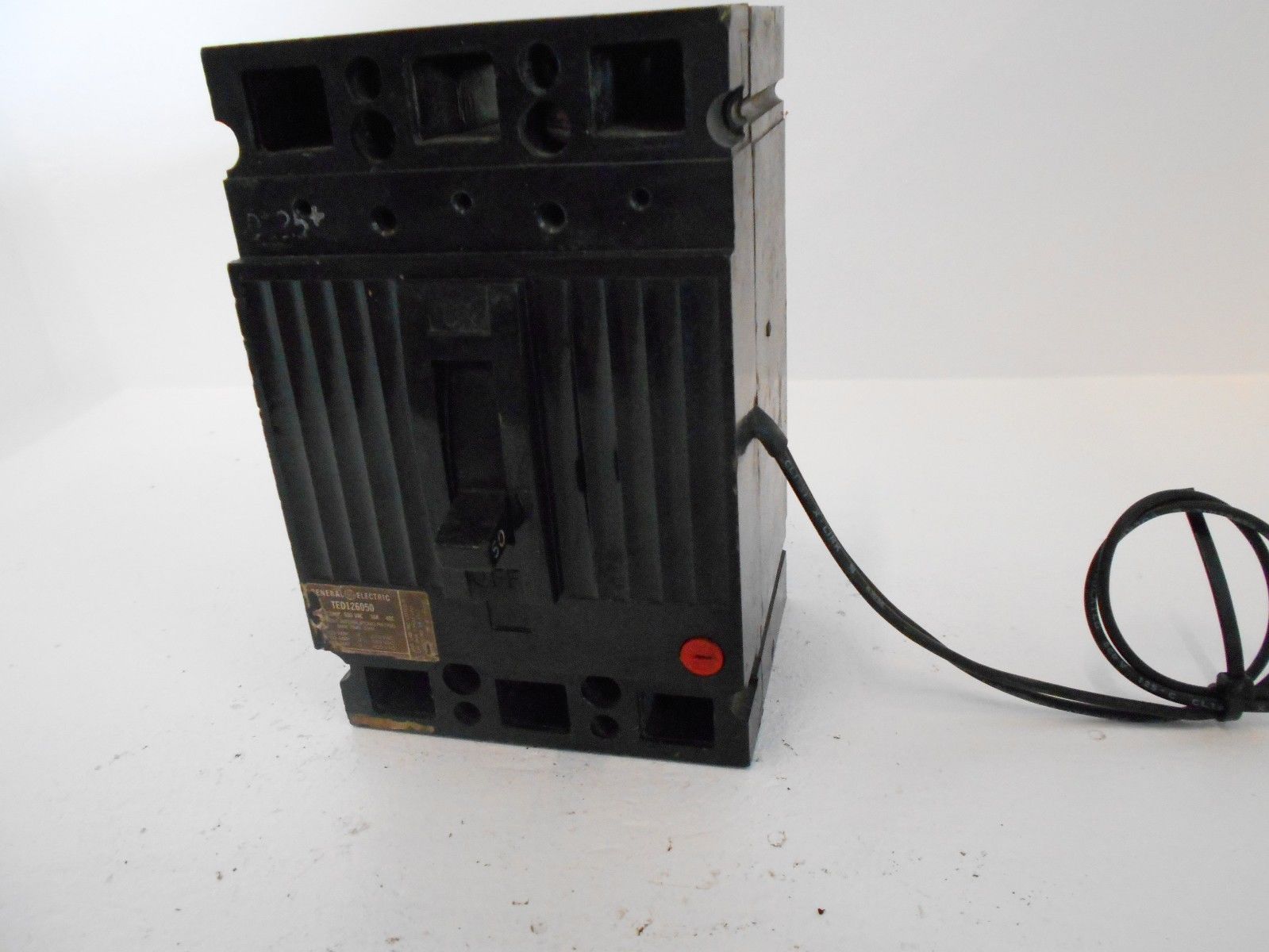 GE GENERAL ELECTRIC TED126050 2 POLE 50 AMP 600V CIRCUIT BREAKER WITH SHUNT TRIP Powered